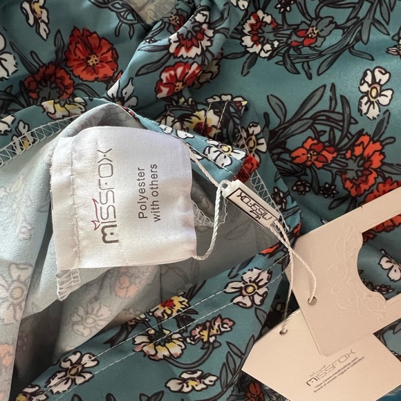 Off Shoulder Miss Fox Floral Dress - Picture 13 of 13